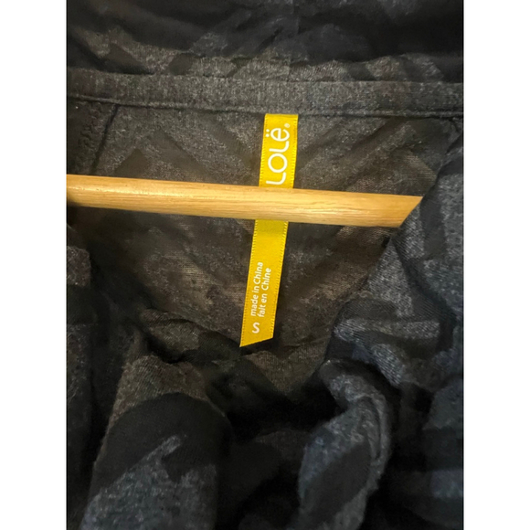 Women's Lolë Gray Black Patterned Long Sleeve Tee Small Funnel Neck - Picture 8 of 9